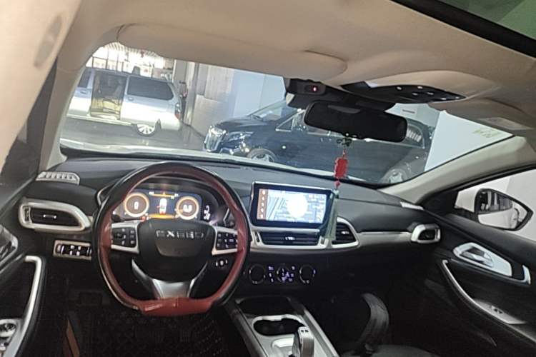 Used EXEED Lingyun 2019 1.6T Two-Wheel Drive Diamond Edition Center Console