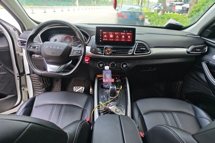Used EXEED Lingyun 2019 1.6T Two-Wheel-Drive Platinum Edition Center Console