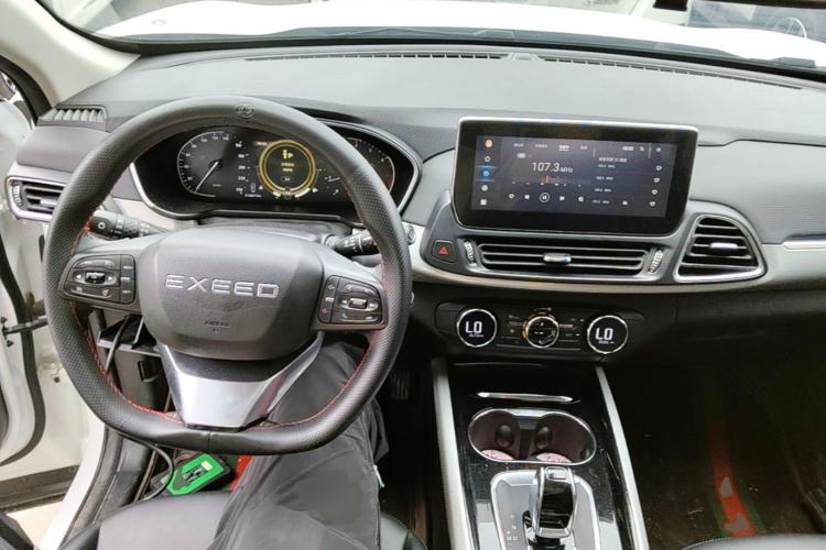 Used EXEED Lingyun 2019 1.6T Two-Wheel-Drive Platinum Edition Center Console