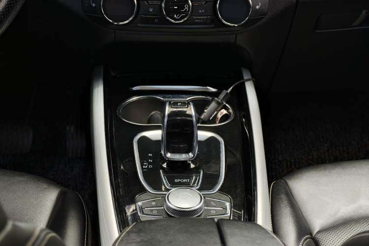Used EXEED Lingyun 2019 1.6T Two-Wheel Drive Diamond Edition Gear Lever