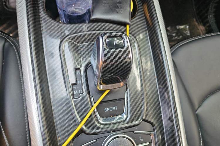 Used EXEED Lingyun 2019 1.6T Two-Wheel-Drive Platinum Edition Gear Lever