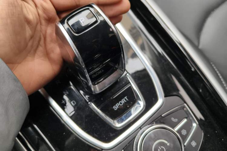 Used EXEED Lingyun 2019 1.6T Two-Wheel Drive Diamond Edition Gear Lever
