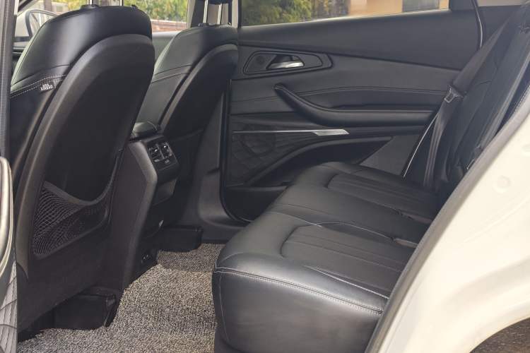 Used EXEED Lingyun 2019 1.6T Two-Wheel Drive Diamond Edition Interior 3