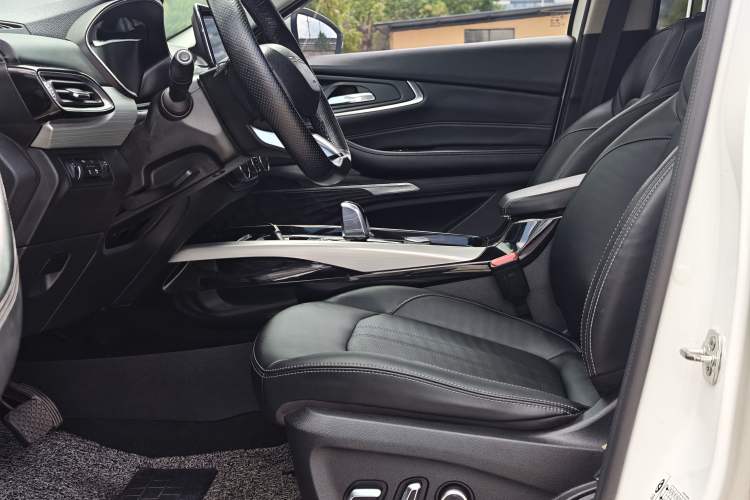 Used EXEED Lingyun 2019 1.6T Two-Wheel Drive Diamond Edition Interior 4