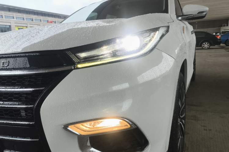 Used EXEED Lingyun 2019 1.6T Two-Wheel Drive Diamond Edition Left Front Headlight