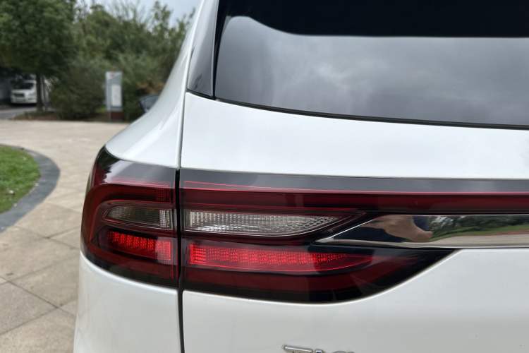 Used EXEED Lingyun 2019 1.6T Two-Wheel Drive Diamond Edition Left Rear Taillight