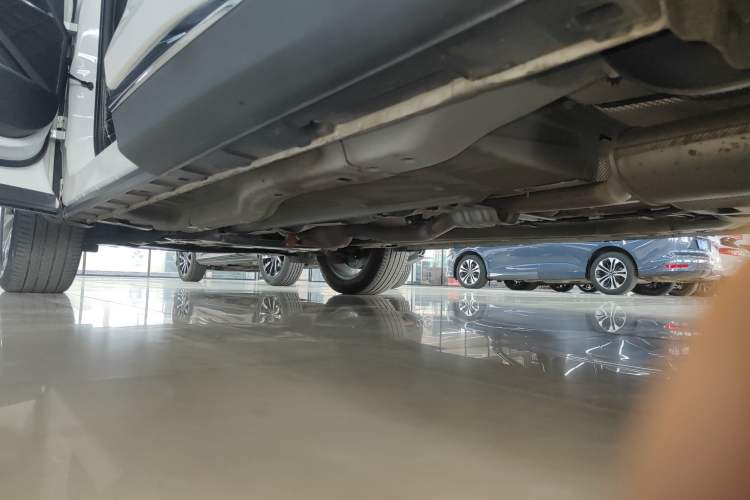 Used EXEED Lingyun 2019 1.6T Two-Wheel Drive Diamond Edition Left Side Sill