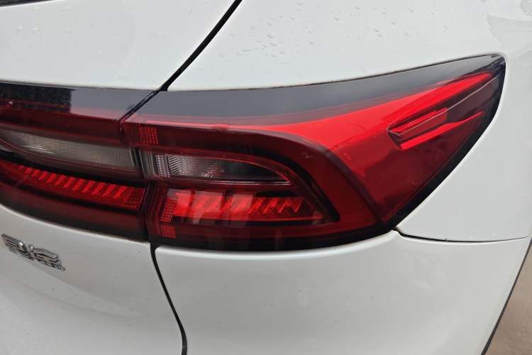 Used EXEED Lingyun 2019 1.6T Two-Wheel Drive Diamond Edition Right Rear Taillight