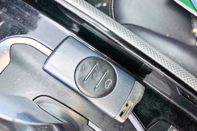 Used EXEED Lingyun 2019 1.6T Two-Wheel-Drive Platinum Edition Vehicle Key