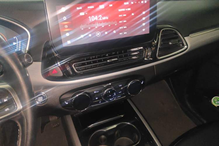 Used EXEED Lingyun 2020 1.6T Two-Wheel Drive Star Edition Audio And AC Panel
