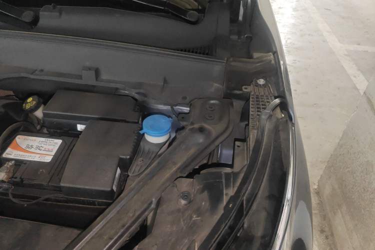 Used EXEED Lingyun 2020 1.6T Two-Wheel Drive Star Edition Engine Bay Left