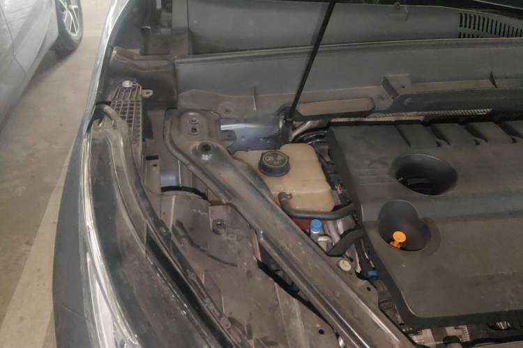 Used EXEED Lingyun 2020 1.6T Two-Wheel Drive Star Edition Engine Bay Right