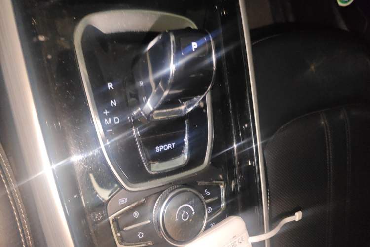 Used EXEED Lingyun 2020 1.6T Two-Wheel Drive Star Edition Gear Lever