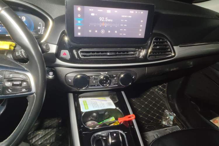 Used EXEED Lingyun 2020 1.6T Two-Wheel Drive Star Edition Audio And AC Panel
