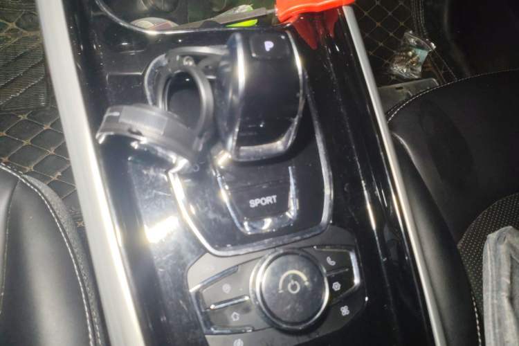 Used EXEED Lingyun 2020 1.6T Two-Wheel Drive Star Edition Gear Lever