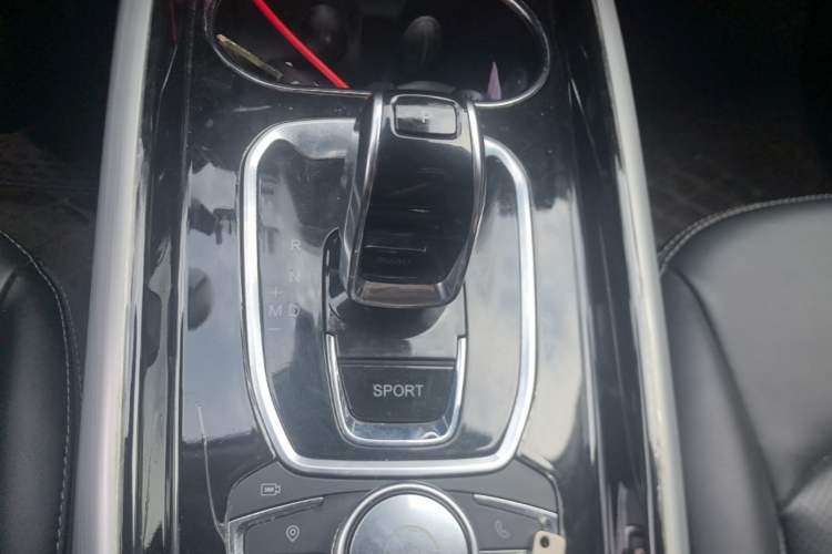 Used EXEED Lingyun 2020 1.6T Two-Wheel Drive Star Edition Gear Lever