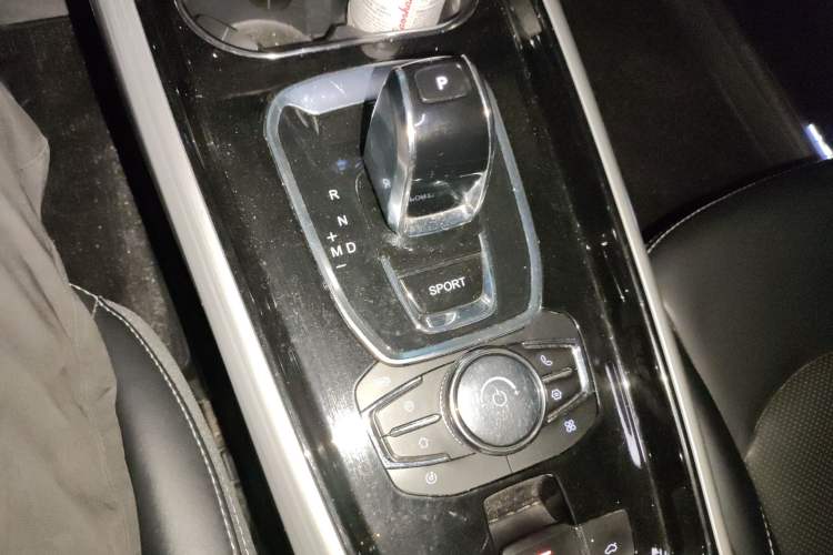 Used EXEED Lingyun 2020 1.6T Two-Wheel Drive Star Edition Gear Lever