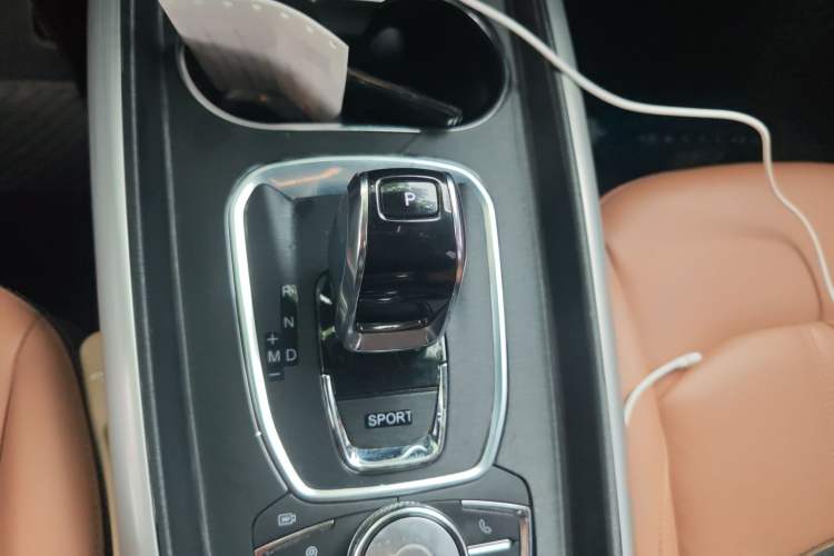 Used EXEED Lingyun 2020 1.6T Two-Wheel Drive Star Edition Gear Lever