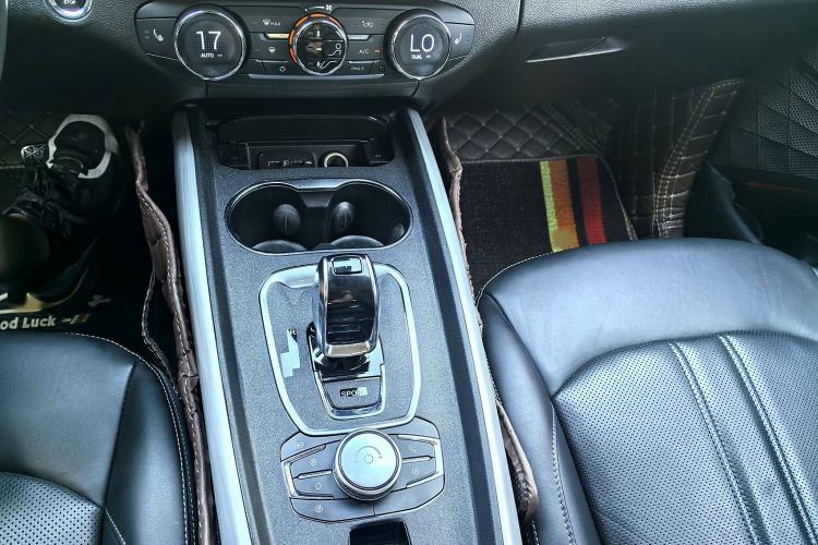 Used EXEED Lingyun 2020 1.6T Two-Wheel Drive Star Edition Interior 3