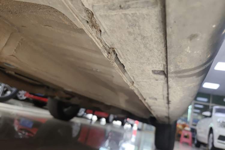 Used EXEED Lingyun 2020 1.6T Two-Wheel Drive Star Edition Left Side Sill