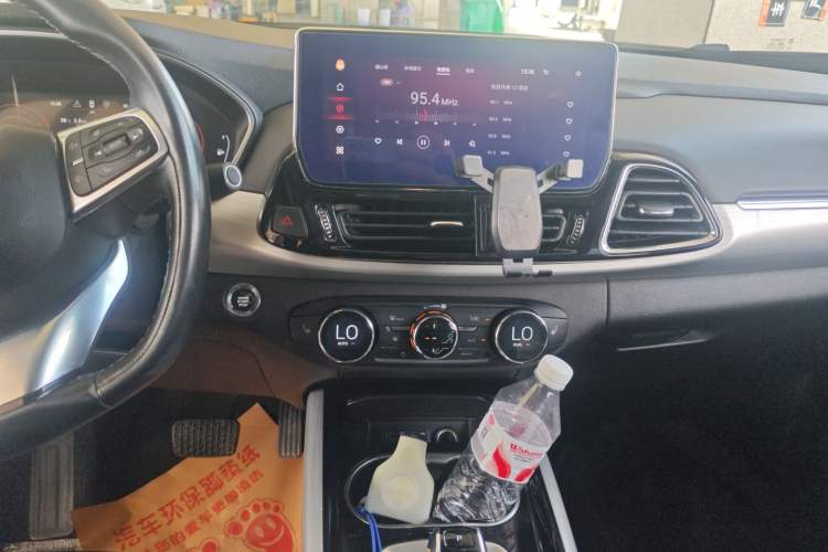 Used EXEED Lingyun 2020 1.6T Two-Wheel Drive Star Edition Audio And AC Panel