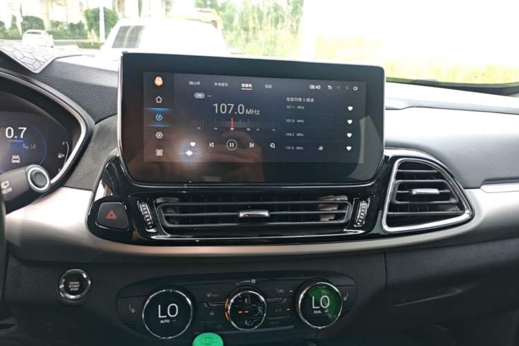 Used EXEED Lingyun 2020 1.6T Two-Wheel Drive Star Edition Audio And AC Panel