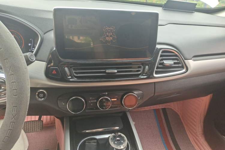 Used EXEED Lingyun 2020 1.6T Two-Wheel Drive Star Edition Audio And AC Panel