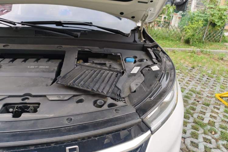 Used EXEED Lingyun 2020 1.6T Two-Wheel Drive Star Edition Engine Bay Left
