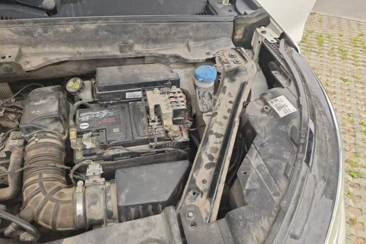 Used EXEED Lingyun 2020 1.6T Two-Wheel Drive Star Edition Engine Bay Left
