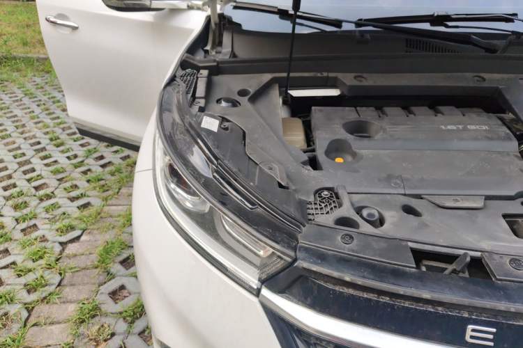 Used EXEED Lingyun 2020 1.6T Two-Wheel Drive Star Edition Engine Bay Right