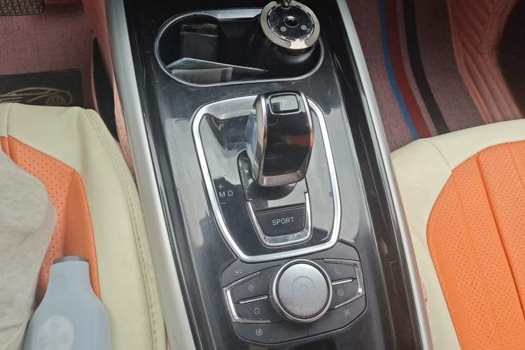 Used EXEED Lingyun 2020 1.6T Two-Wheel Drive Star Edition Gear Lever