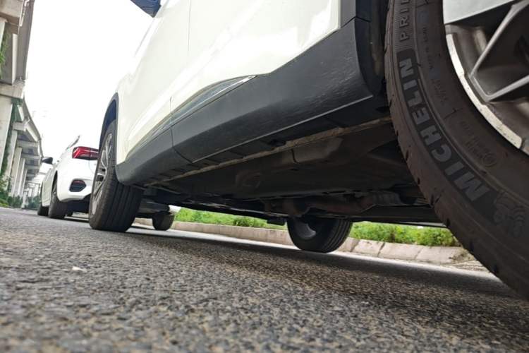 Used EXEED Lingyun 2020 1.6T Two-Wheel Drive Star Edition Left Side Sill