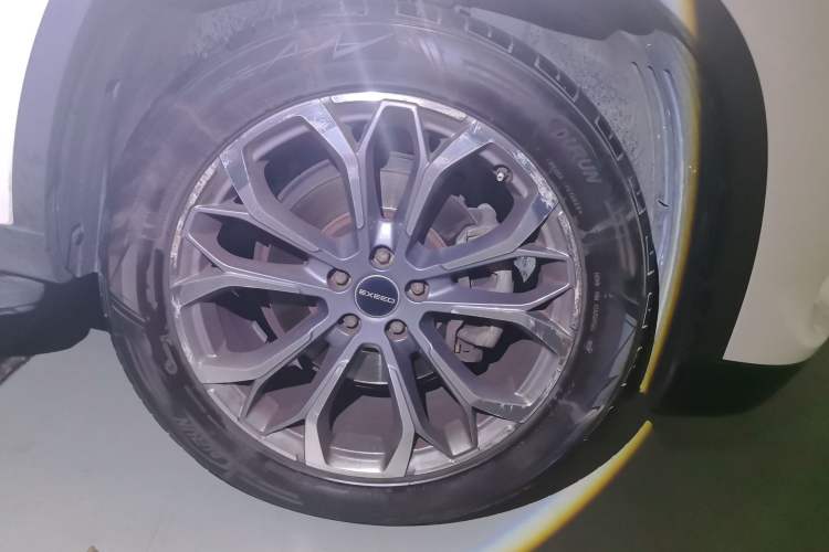 Used EXEED Lingyun 2020 1.6T Two-Wheel Drive Star Edition Right Front Wheel Hub