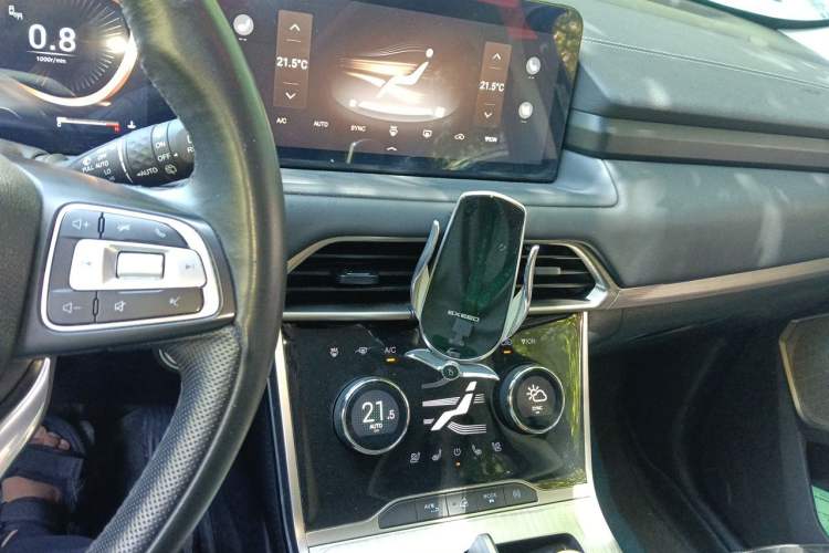 Used EXEED Lingyun 2021 290T Two-Wheel Drive Starry Edition Audio And AC Panel