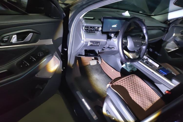 Used EXEED Lingyun 2021 290T Two-Wheel Drive Starry Edition Driver Seat
