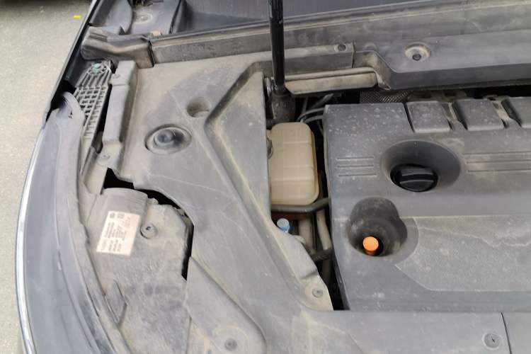 Used EXEED Lingyun 2021 290T Two-Wheel Drive Star Edition Engine Bay Right