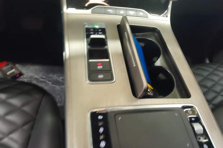 Used EXEED Lingyun 2021 290T Two-Wheel Drive Starry Edition Gear Lever