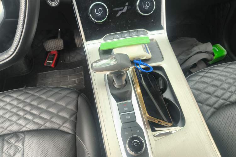 Used EXEED Lingyun 2021 400T Two-Wheel Drive StarRui PRO Edition Gear Lever
