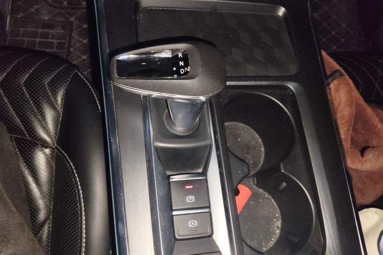 Used EXEED Lingyun 2021 400T Two-Wheel Drive StarRui PRO Edition Gear Lever
