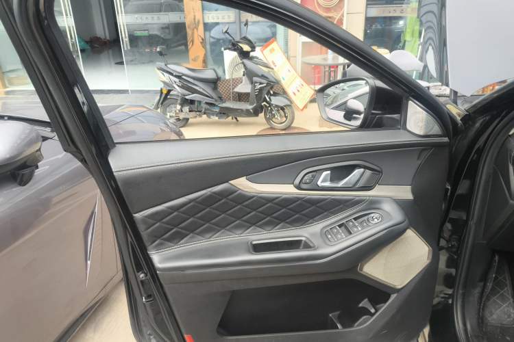 Used EXEED Lingyun 2021 400T Two-Wheel Drive StarRui PRO Edition Left Front Door Interior