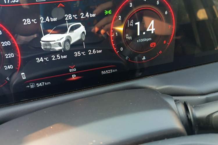 Used EXEED Lingyun 2021 290T Two-Wheel Drive Starry Edition Odometer Close Up