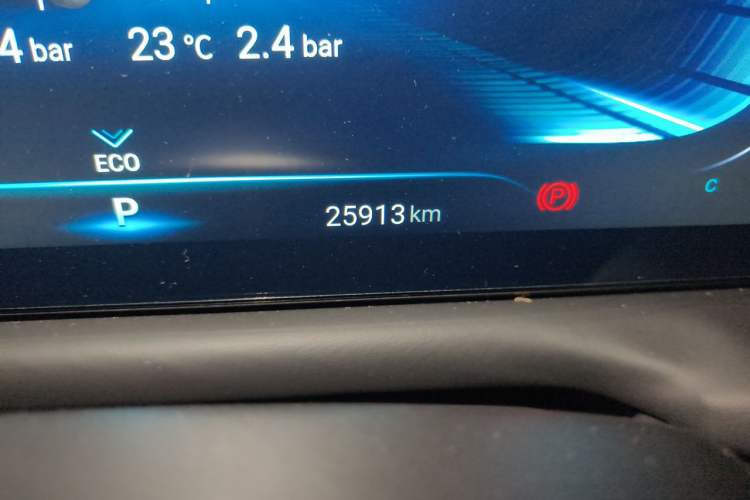Used EXEED Lingyun 2021 290T Two-Wheel Drive Starry Edition Odometer Close Up