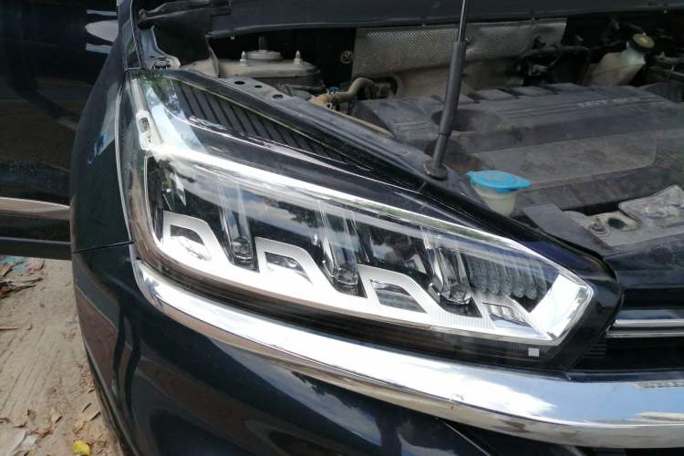 Used EXEED Lingyun 2021 290T Two-Wheel Drive Starry Edition Right Front Headlight