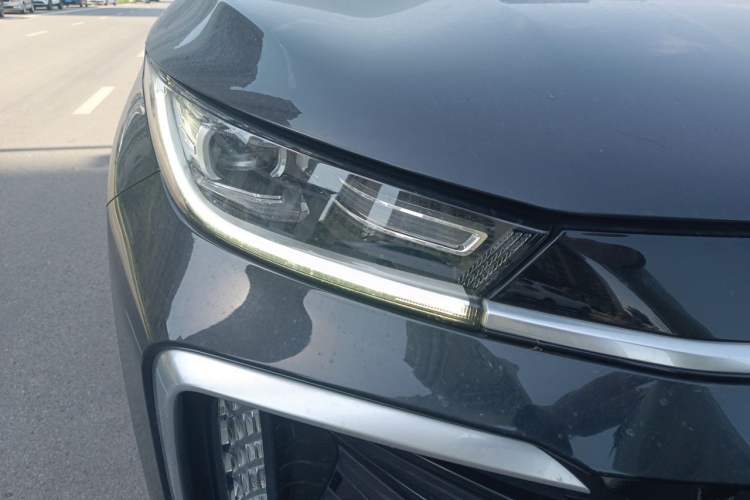 Used EXEED Lingyun 2021 290T Two-Wheel Drive Star Edition Right Front Headlight