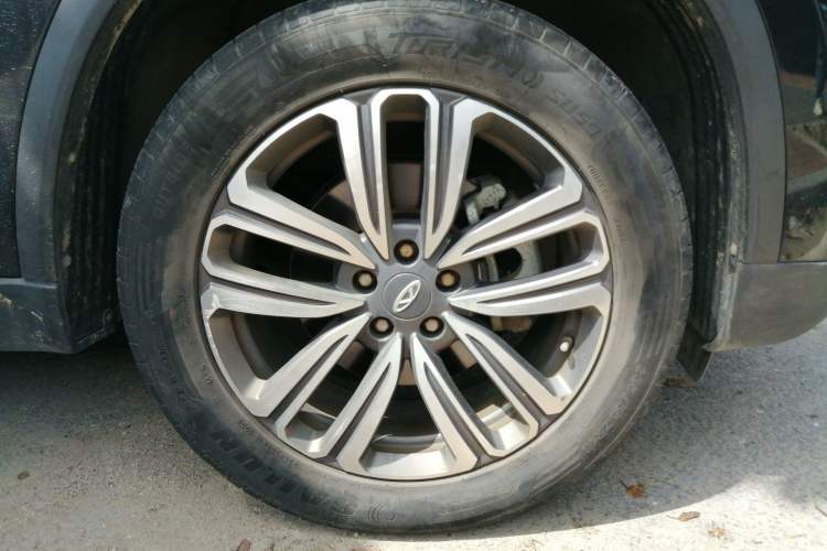 Used EXEED Lingyun 2021 290T Two-Wheel Drive Starry Edition Right Front Wheel Hub