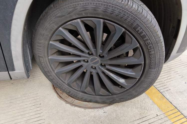 Used EXEED Lingyun 2021 290T Two-Wheel Drive Starry Edition Right Front Wheel Hub