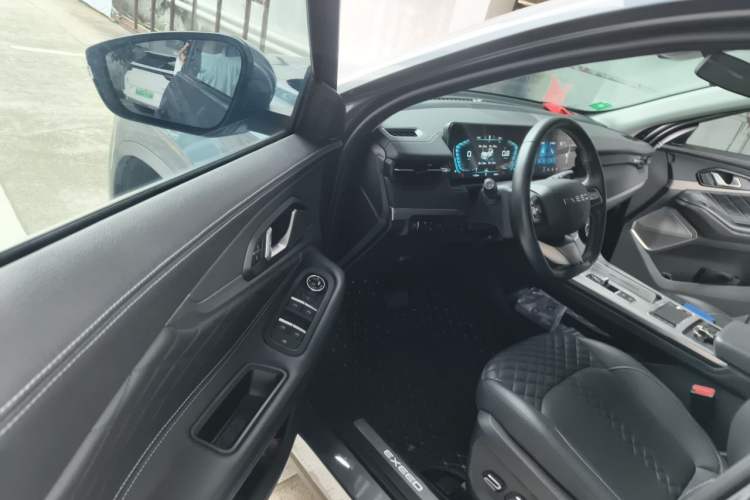 Used EXEED Lingyun 2021 290T Two-Wheel Drive Starry Edition Driver Seat