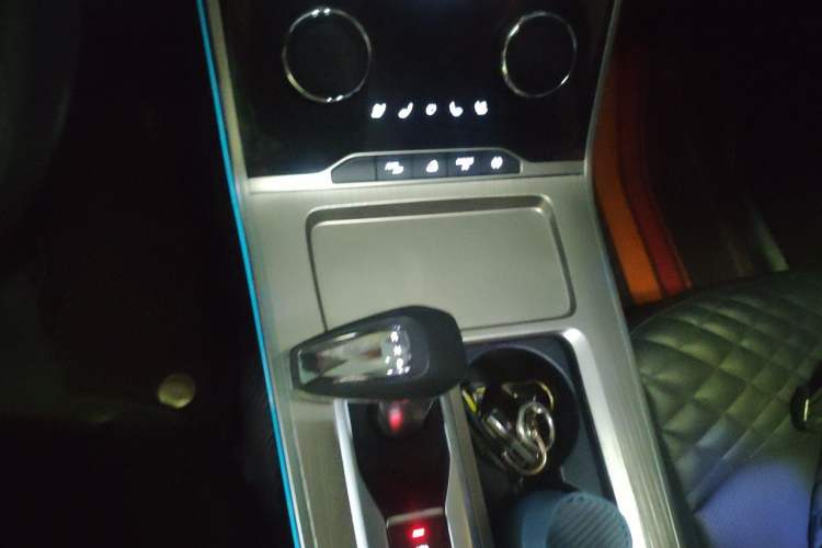 Used EXEED Lingyun 2021 400T Two-Wheel Drive StarRui PRO Edition Gear Lever