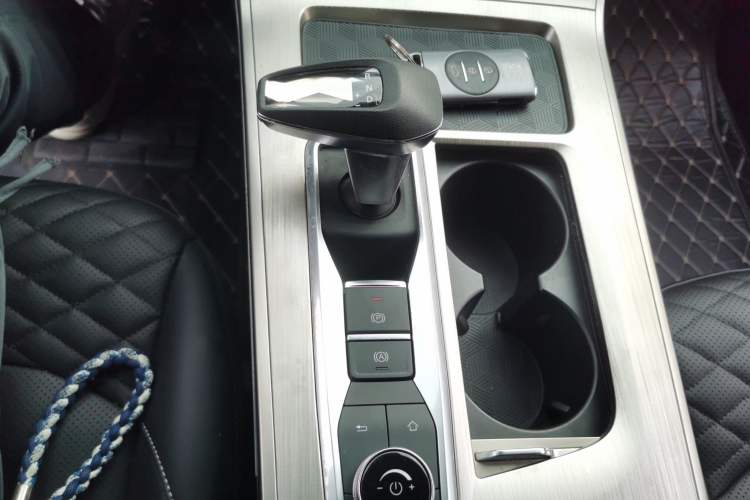 Used EXEED Lingyun 2021 400T Two-Wheel Drive StarRui PRO Edition Gear Lever