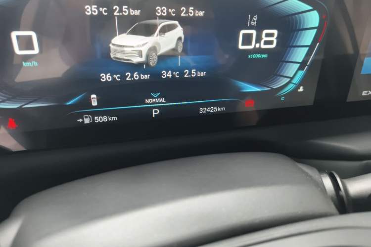 Used EXEED Lingyun 2021 290T Two-Wheel Drive Starry Edition Odometer Close Up